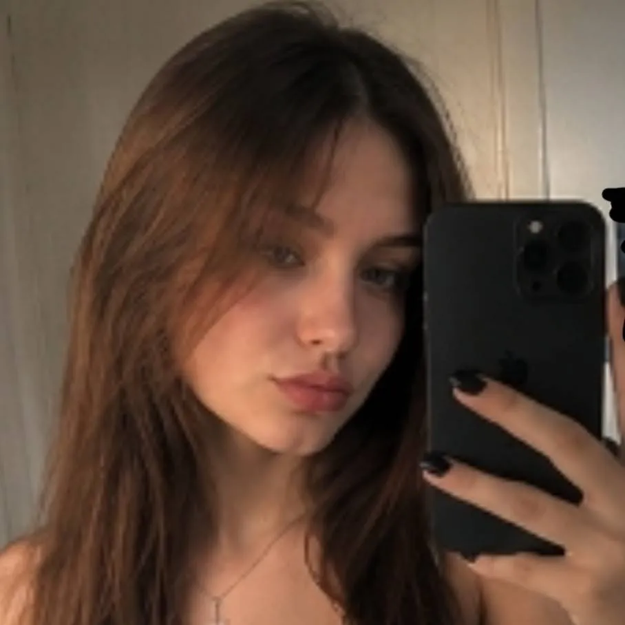 chat with ai character: Emily