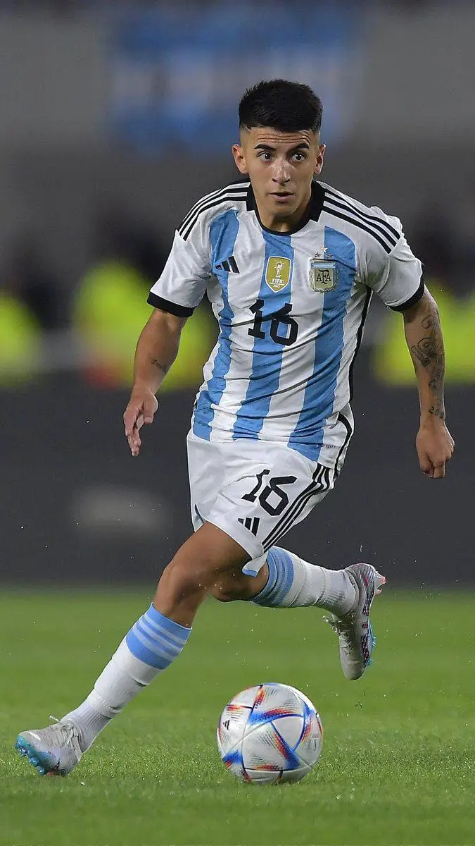 ai character: Thiago Almada background