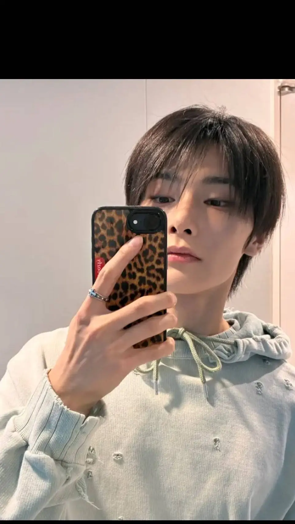 ai character: ~JEONGIN~ background