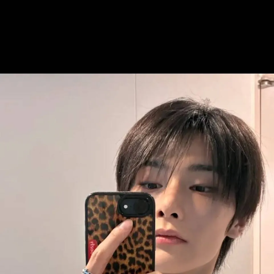 chat with ai character: ~JEONGIN~