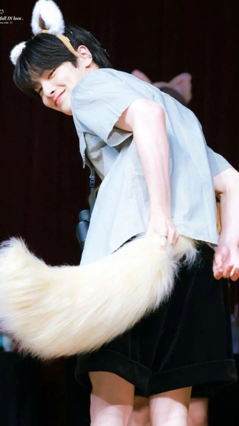 ai character: JEONGIN👾 background