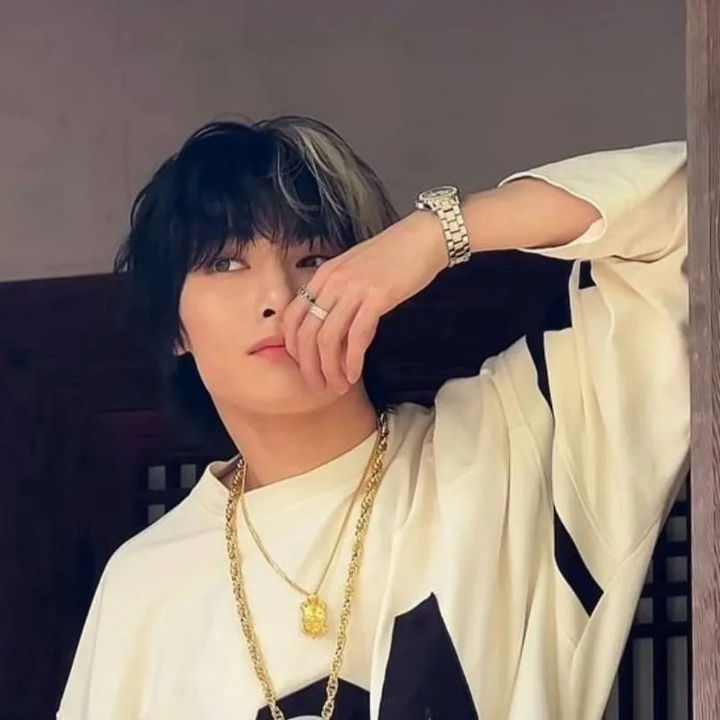 chat with ai character: JEONGIN~ 