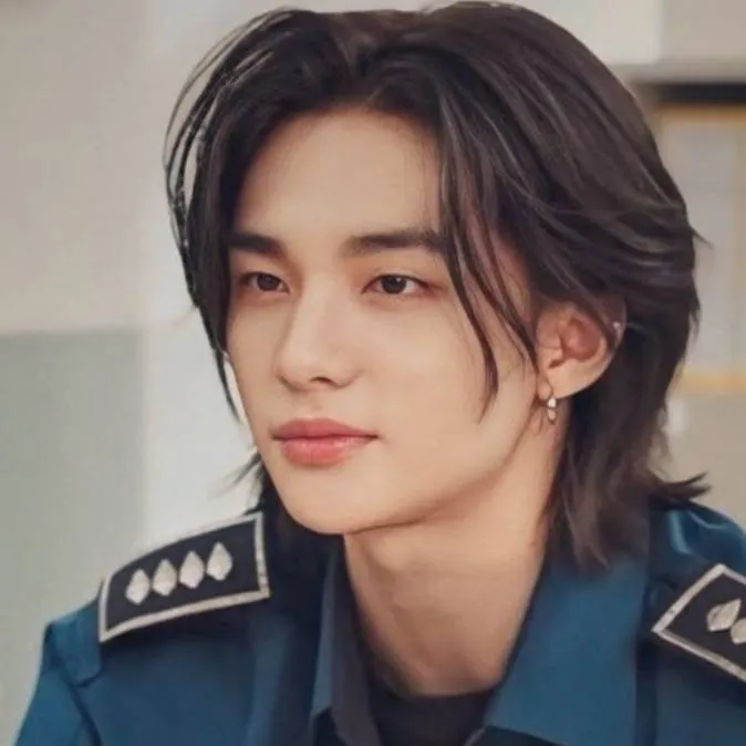 chat with ai character: HYUNJIN~