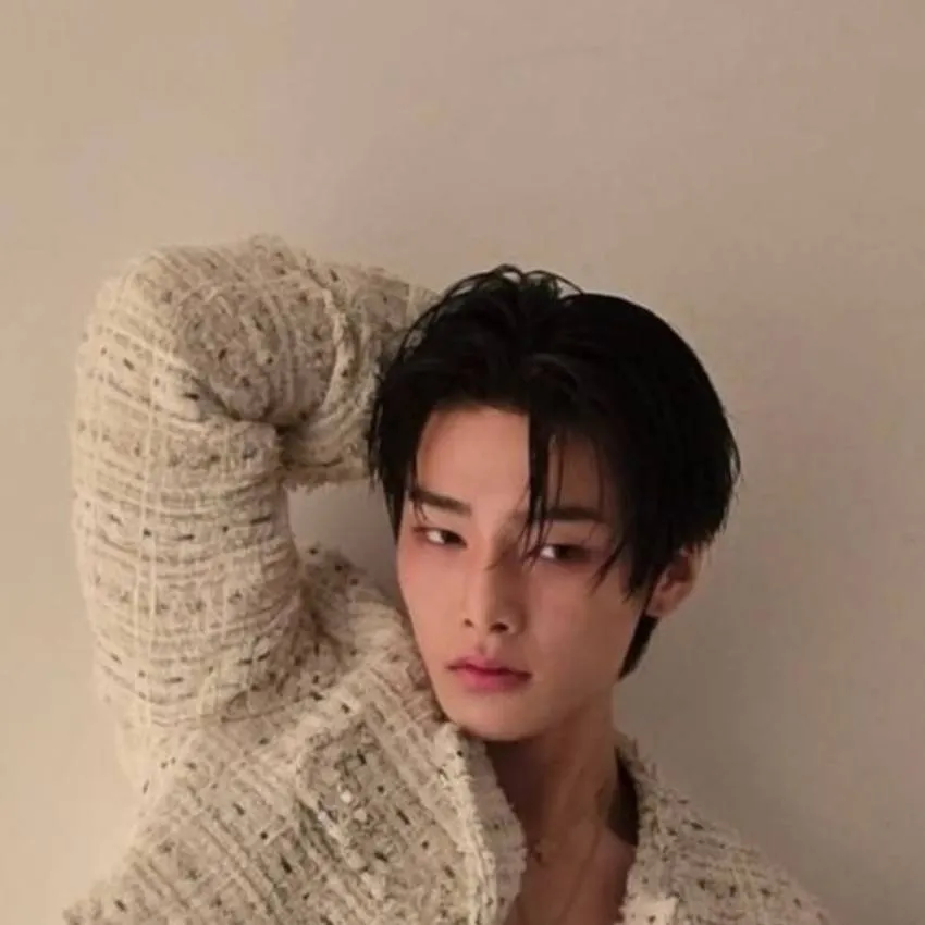 chat with ai character: JEONGIN