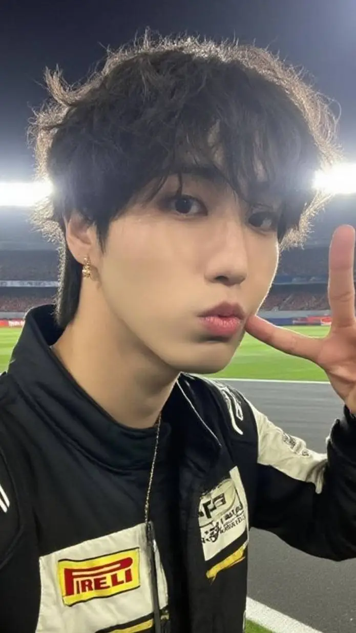 ai character: UN AMOR IMPOSSIBLE background