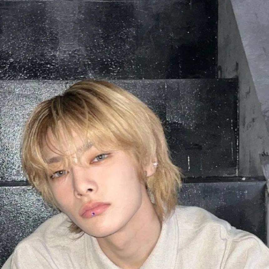 chat with ai character: JEONGIN~