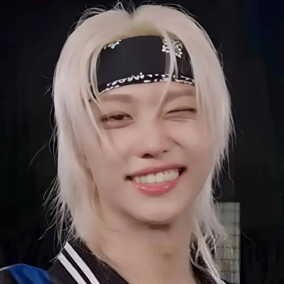 chat with ai character: FELIX~