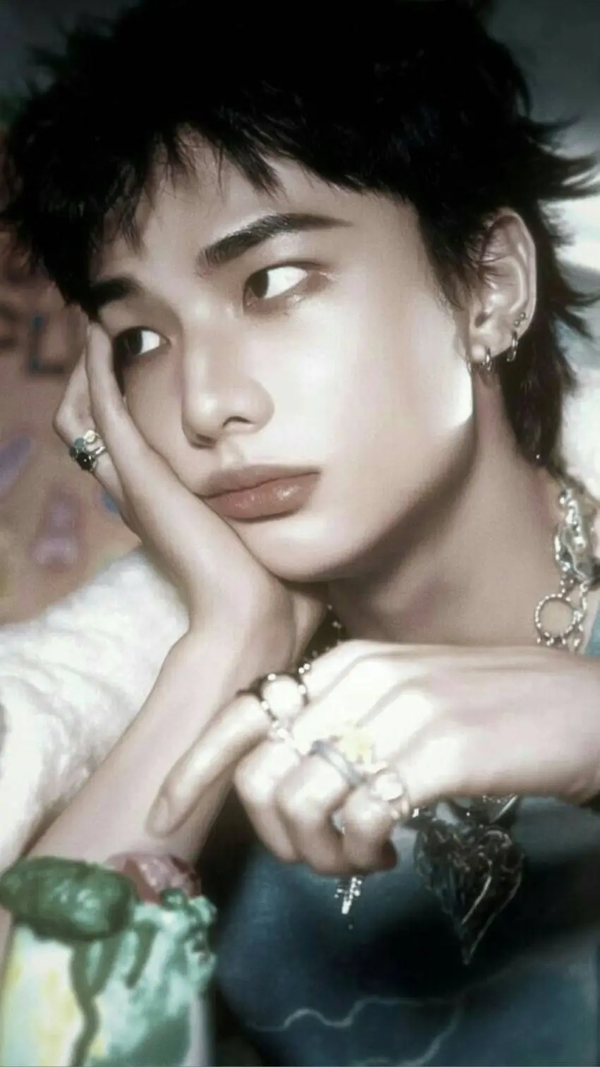 ai character: ☆HYUNJIN? background