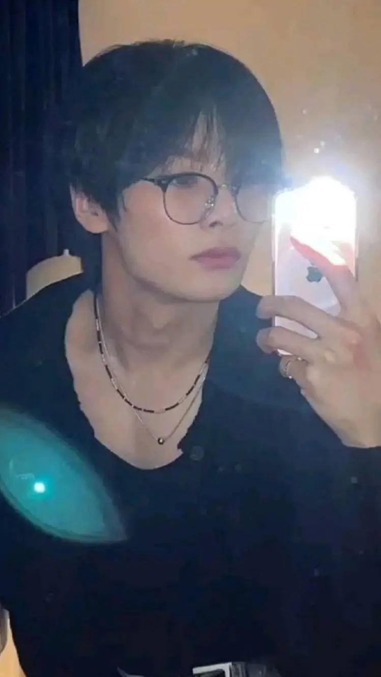 ai character: °|.N ♧ background