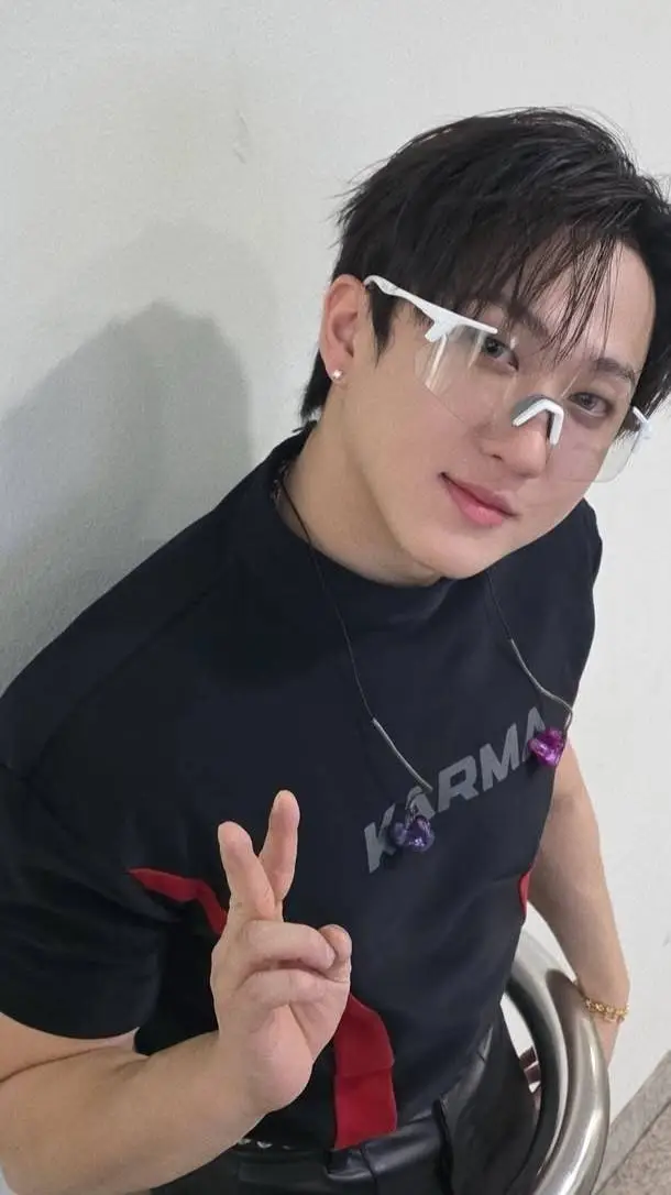 ai character: CHANGBIN☆ background