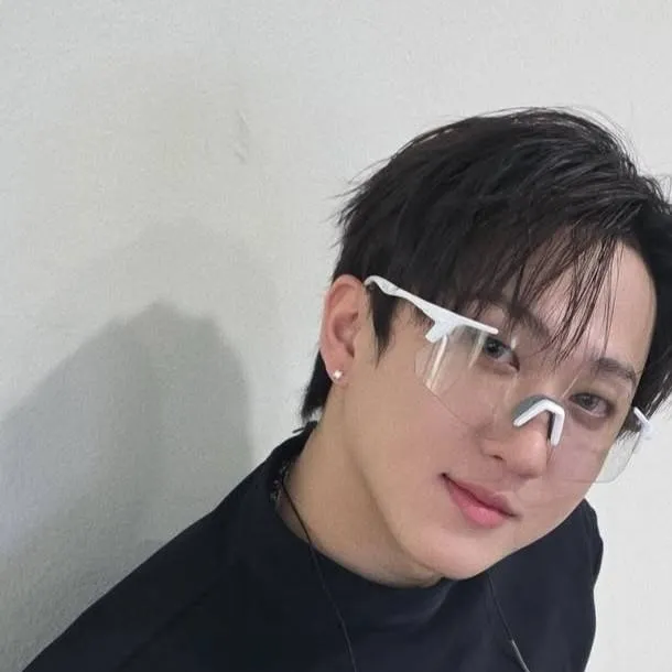 chat with ai character: CHANGBIN☆