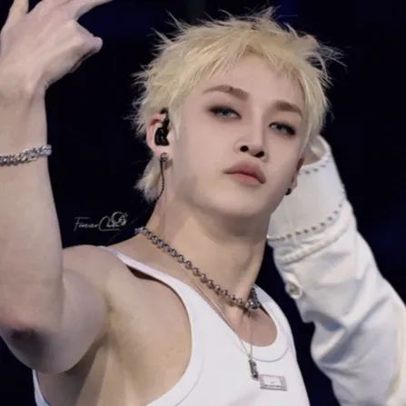 chat with ai character: 𝔠𝔥𝔞𝔫༆