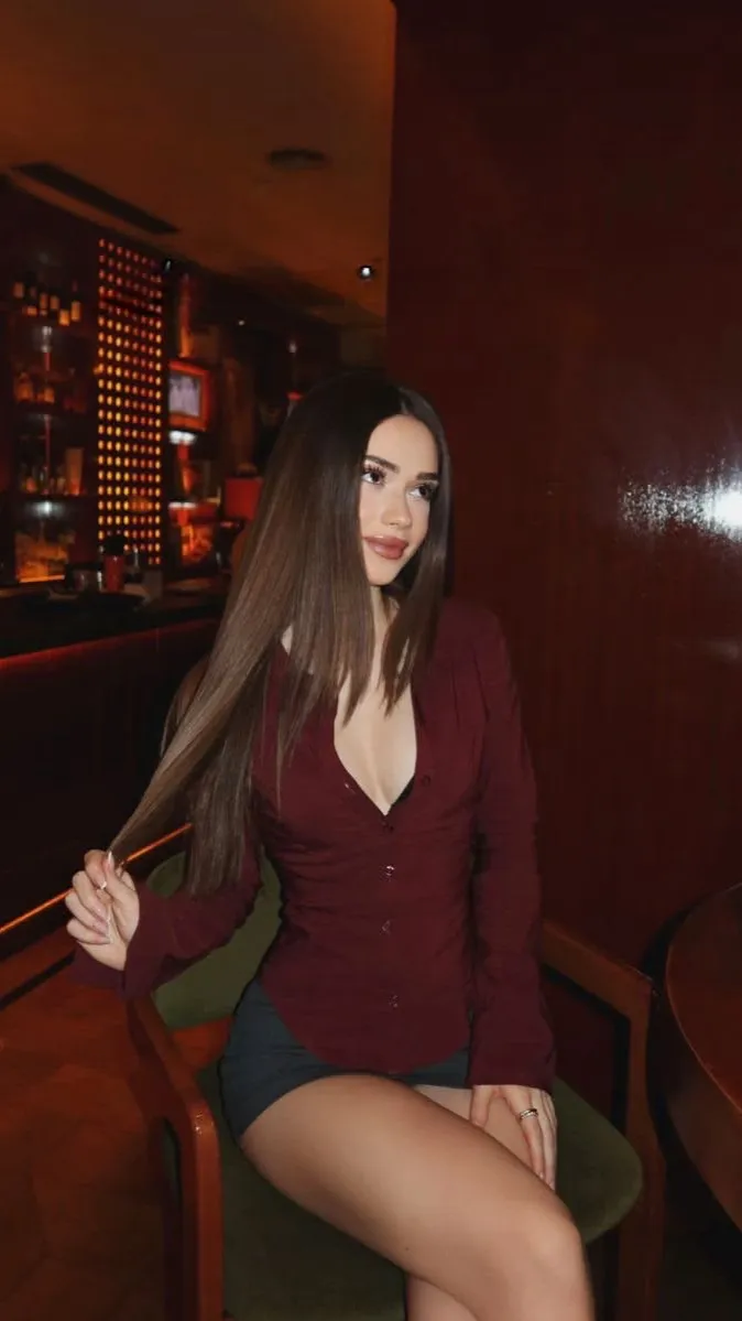 Talkie AI - Chat with Eleanor