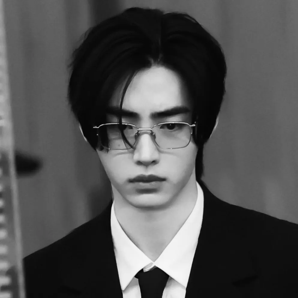 chat with ai character: 성훈￼Sunghoon•*.