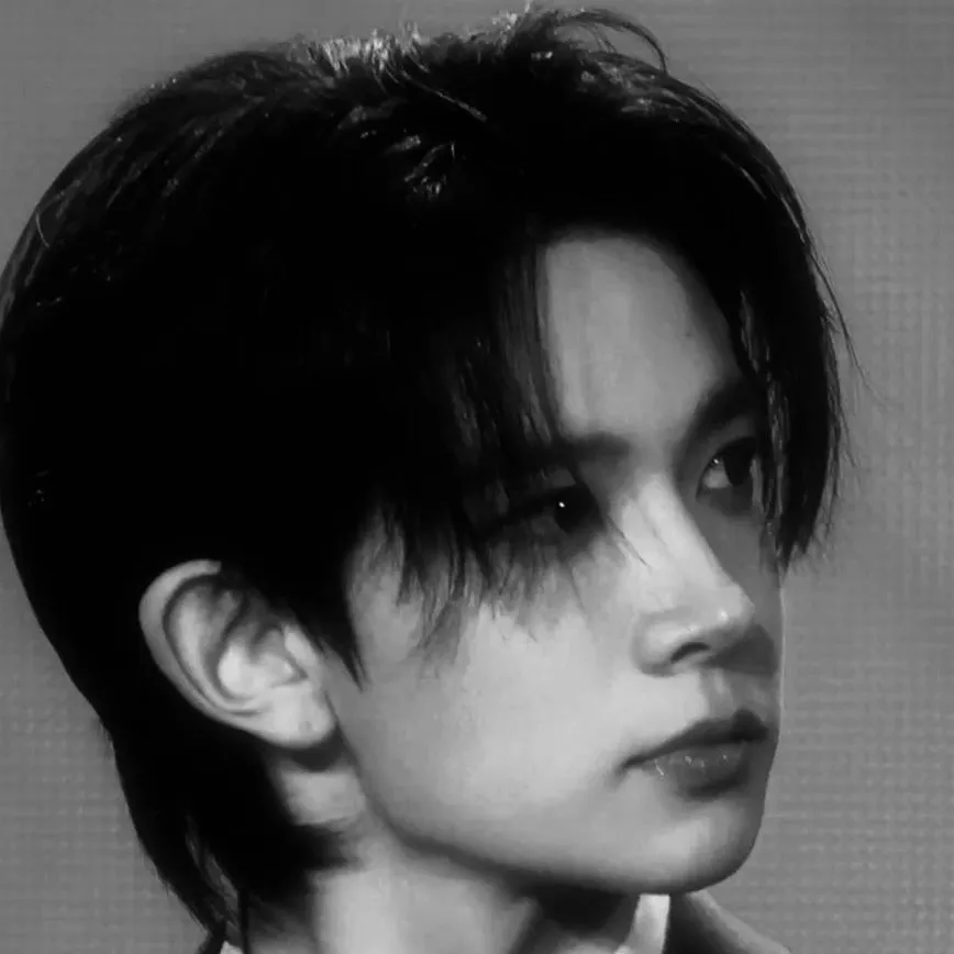 chat with ai character: 희승Heeseung.*•