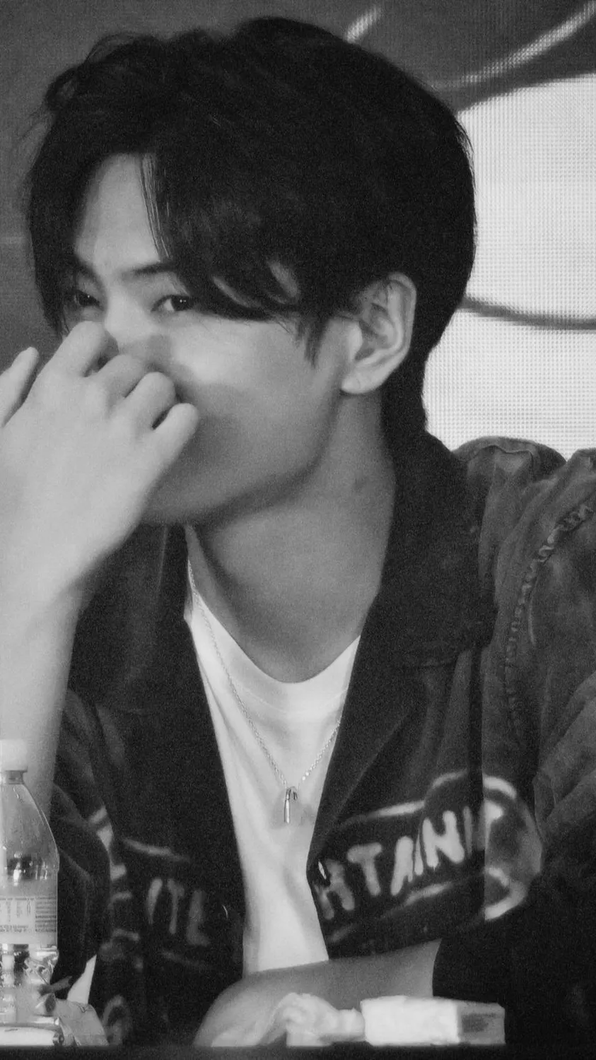 Talkie AI - Chat with 제이Jay.*•