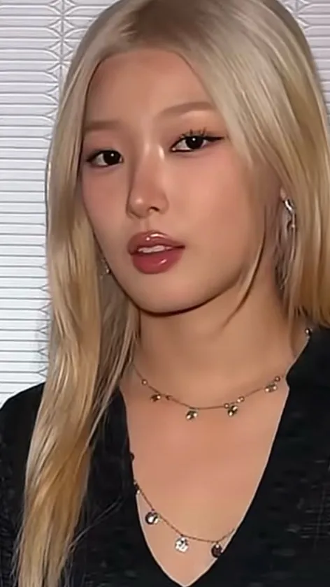 ai character: Yoonchae background
