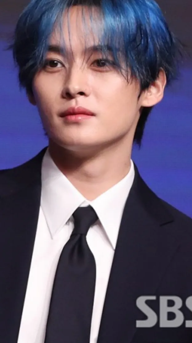 ai character: MINHO (Lee Know) background