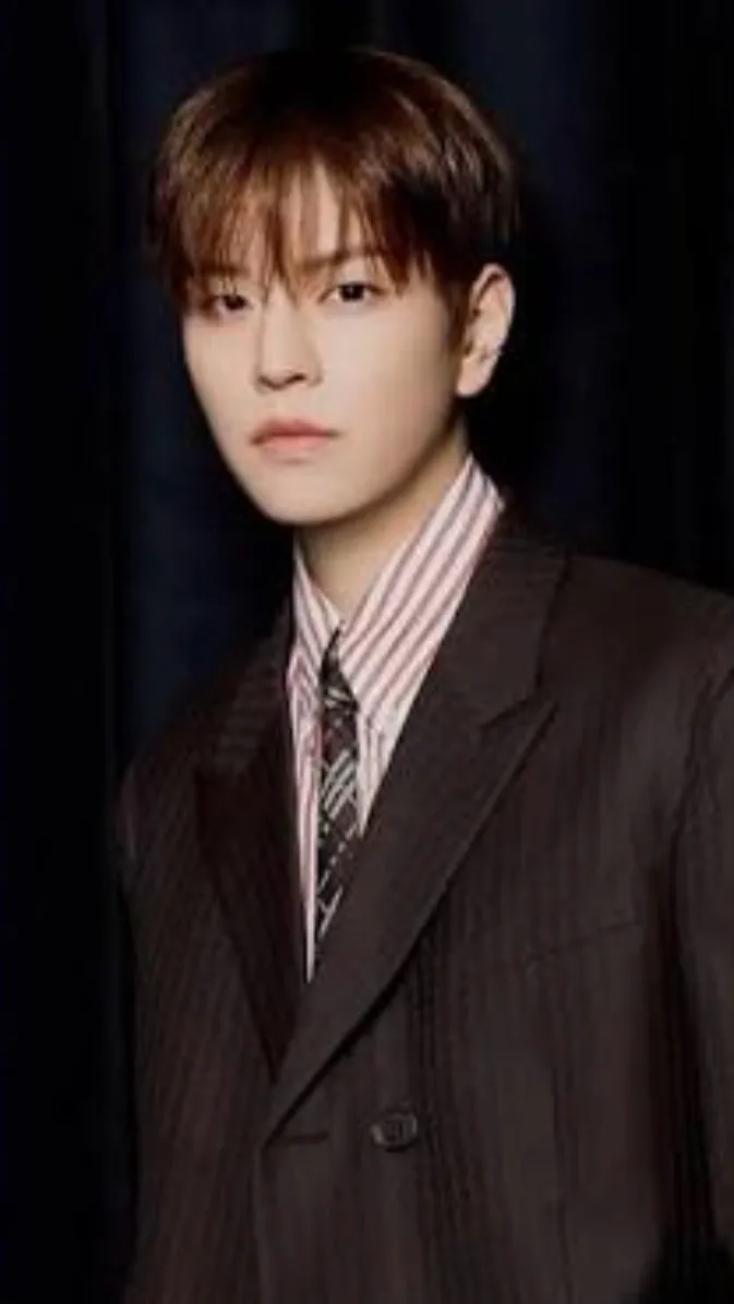 ai character: Seungmin  background