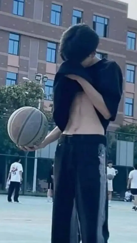 ai character: 𝕄𝕖𝕠𝕟🌷 background