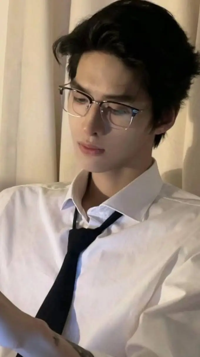 ai character: 𝔸𝕩𝕖𝕀 𝕍𝕖𝕣𝕔𝕖𝕥𝕥𝕚 💋 background