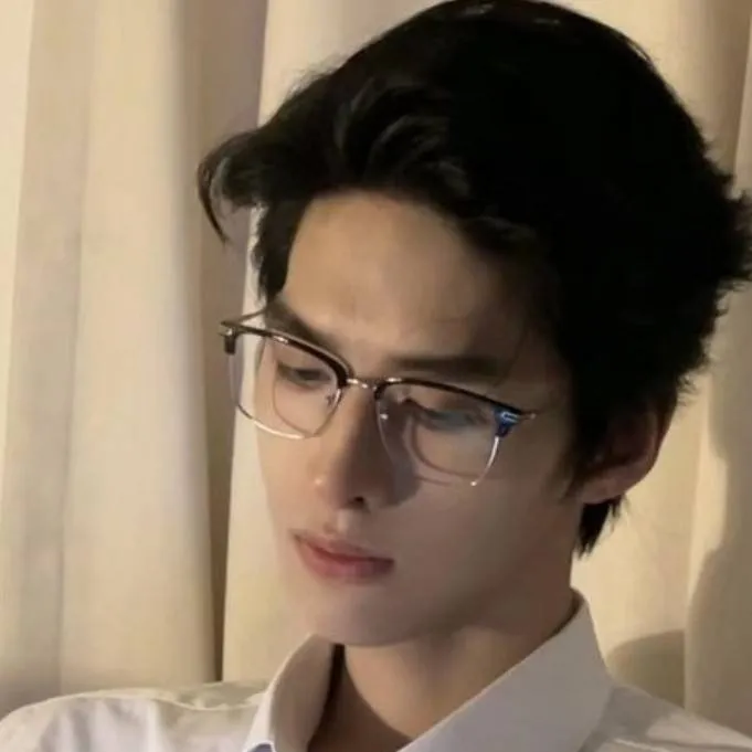 chat with ai character: 𝔸𝕩𝕖𝕀 𝕍𝕖𝕣𝕔𝕖𝕥𝕥𝕚 💋