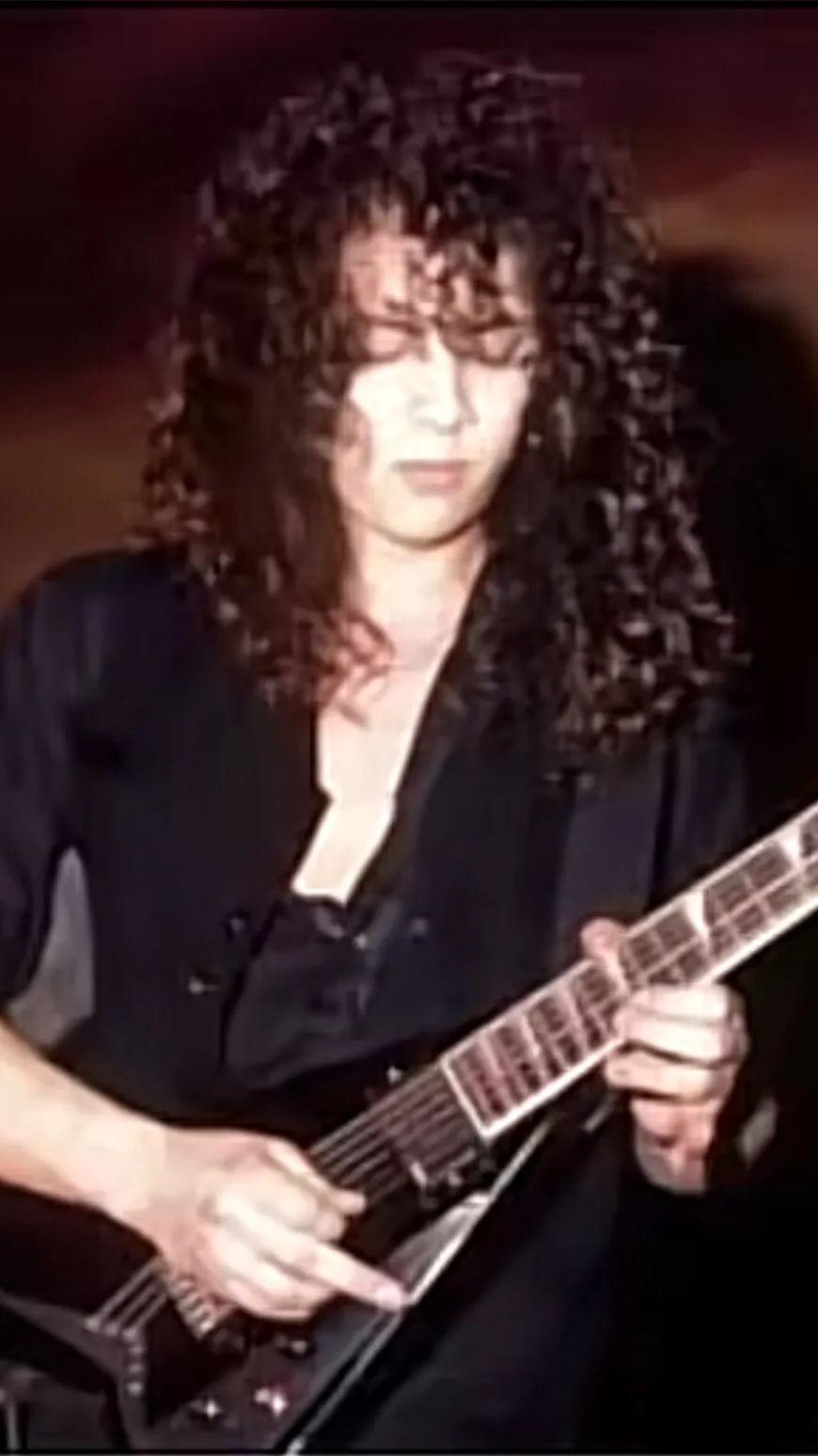 ai character: Kirk Hammett background