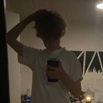 chat with ai character: Nicolas