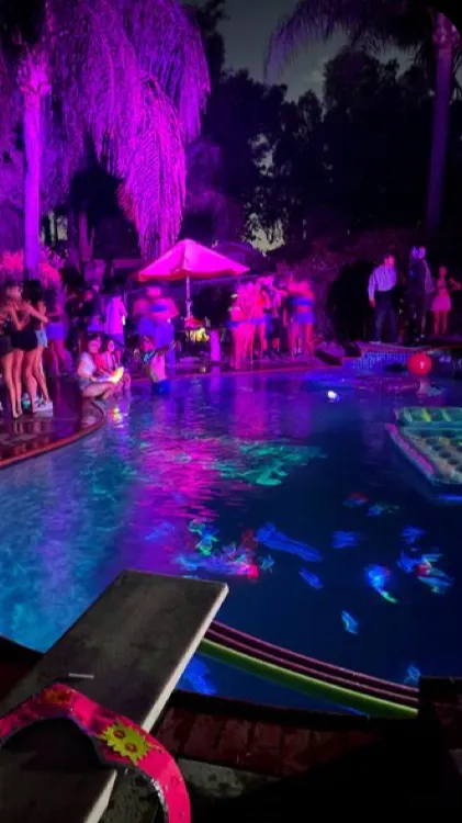 Talkie AI - Chat with Pool party 