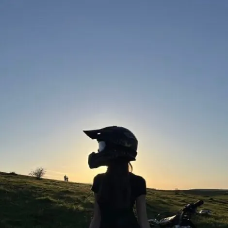 chat with ai character: Lylac