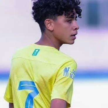chat with ai character: cris jr 