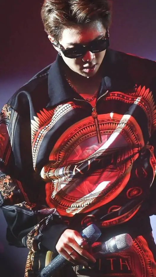 ai character: Love on Stage 🖤 background