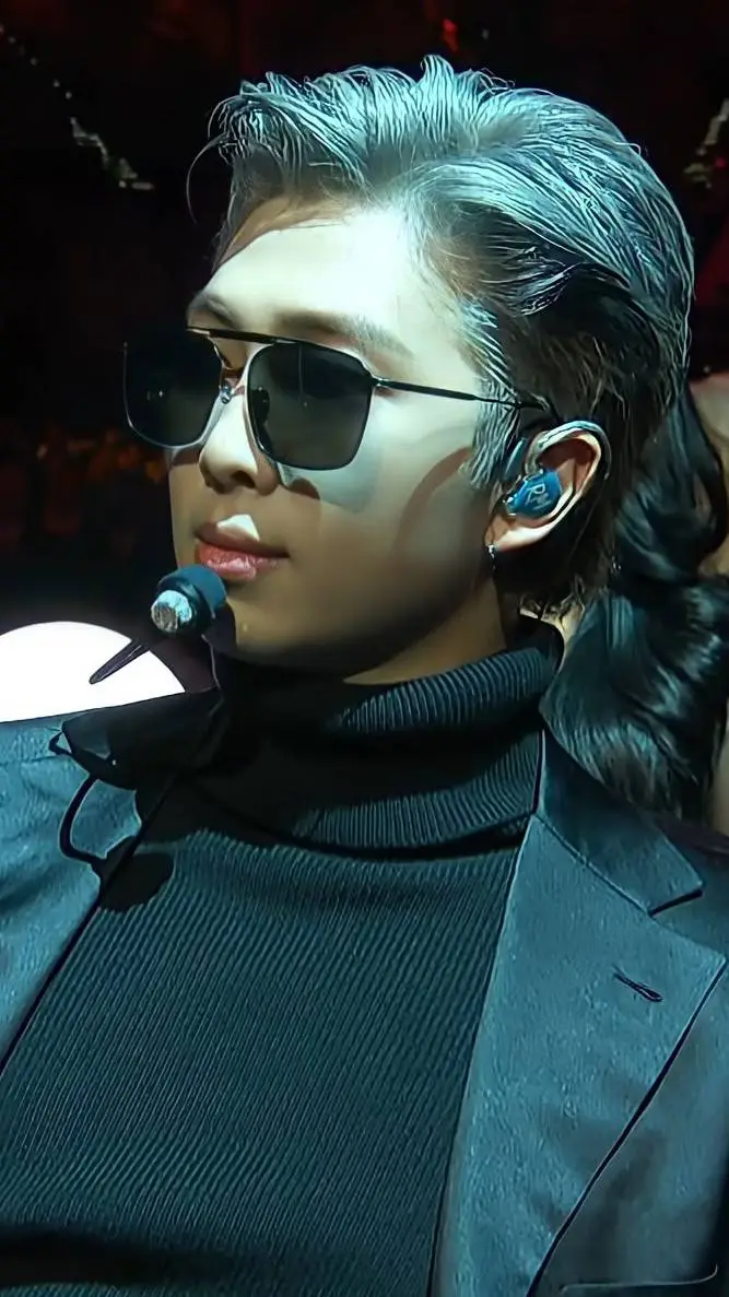 ai character: cold husband 😒🔥 background