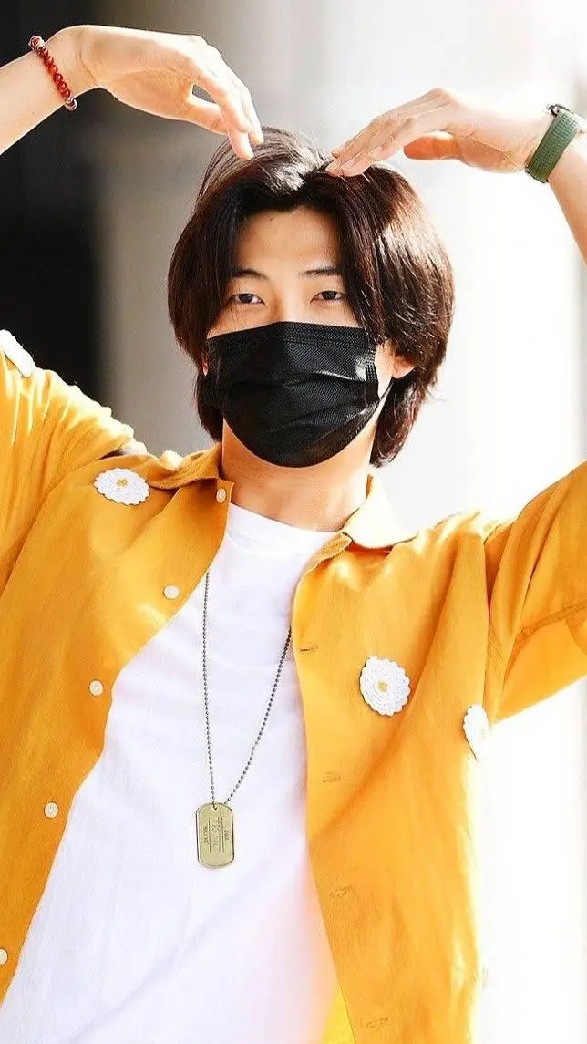 ai character: cheerful 😆💜 background