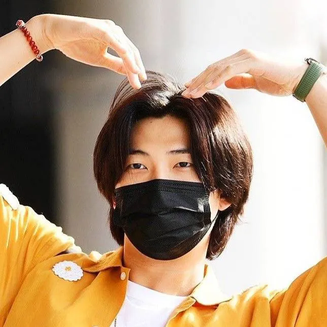 chat with ai character: cheerful 😆💜