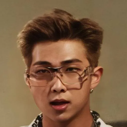 chat with ai character: colleague 😘😘😘😘