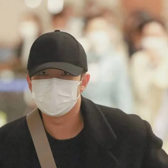 chat with ai character: poor o(╥﹏╥)o 