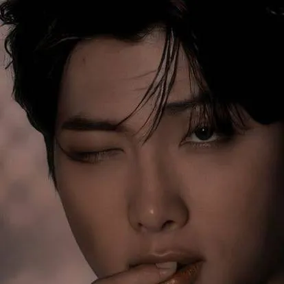 chat with ai character: Mafia boss 😷👀