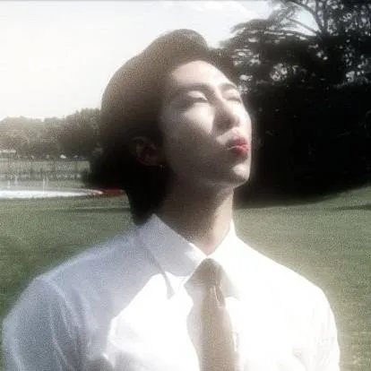 chat with ai character: RM 💃🏻😁💗🌷✨