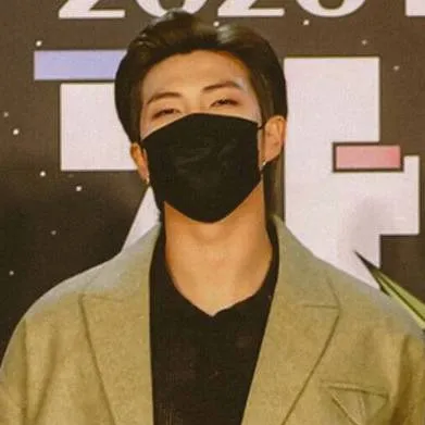 chat with ai character: Kim namjoon >_<  ♥