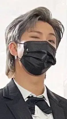 ai character: sarcastic 😅🎊🧡 background