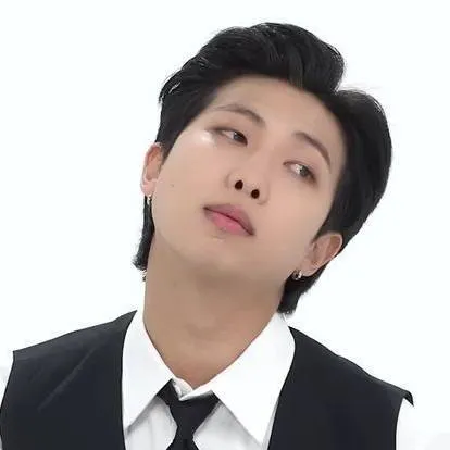 chat with ai character: 첫눈에 보기에도 🤧💘