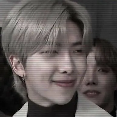 chat with ai character: Past returns 😷😢