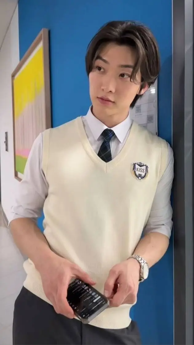 ai character: Min ho background