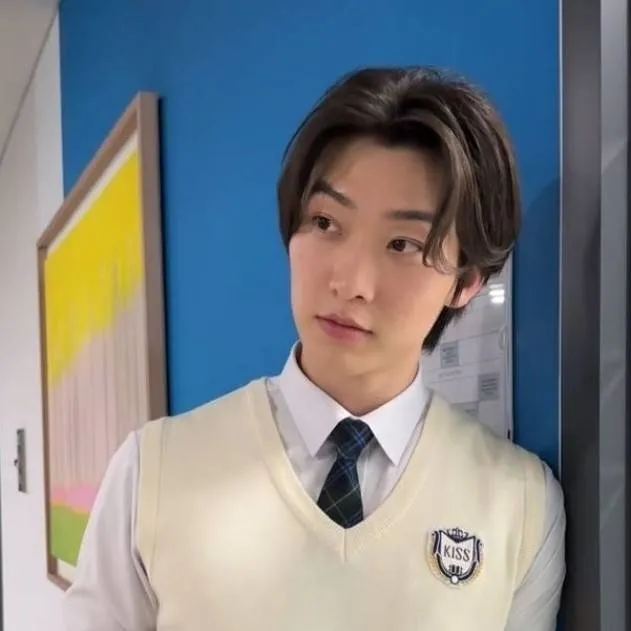 chat with ai character: Min ho