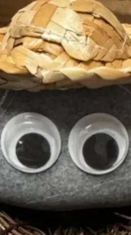 ai character: una piedra background