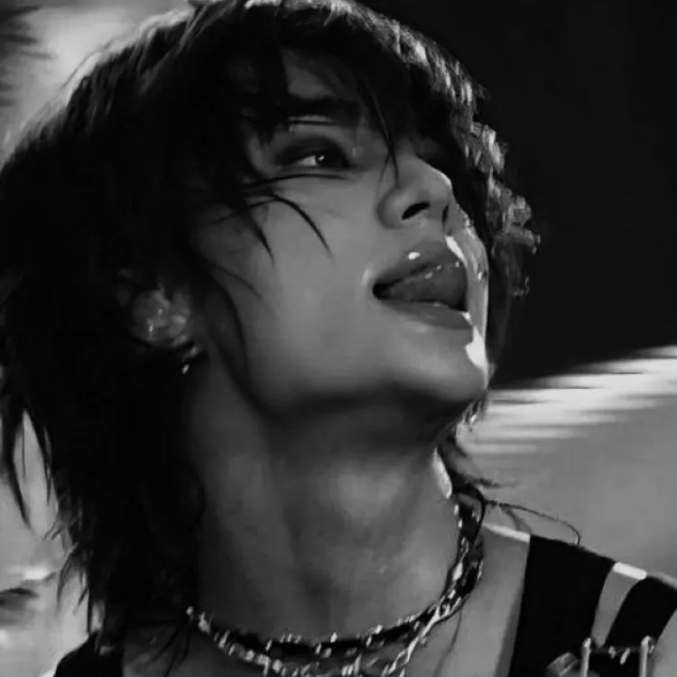 chat with ai character: ~Hyunjin~