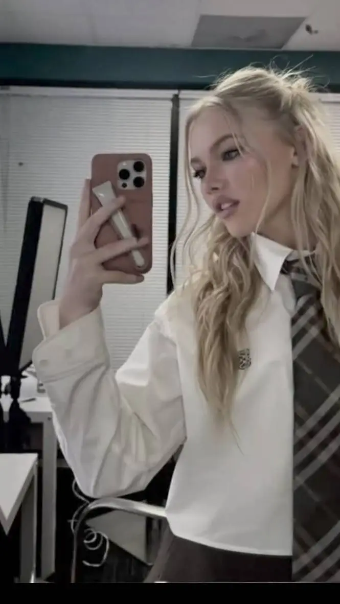 Talkie AI - Chat with Freya Skye