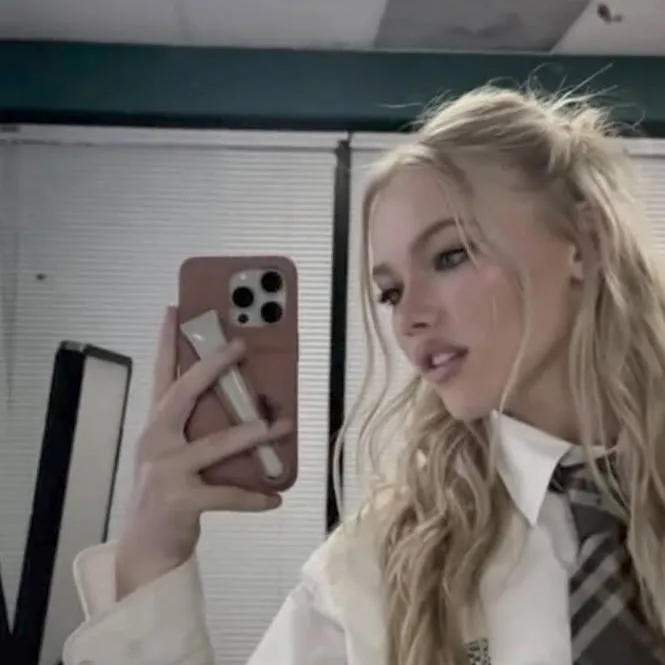 chat with ai character: Freya Skye