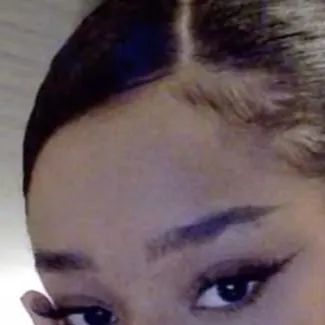 chat with ai character: Manon 